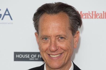Richard E. Grant im Mai 2015: Ganz so herausgeputzt dürfte er in der Serie nicht aussehen Richard E. Grant im Mai 2015: Ganz so herausgeputzt dürfte er in der Serie nicht aussehen