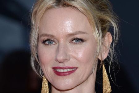 Naomi Watts setzte bei einer Filmpremiere in Toronto auf goldene Ohrringe Naomi Watts setzte bei einer Filmpremiere in Toronto auf goldene Ohrringe