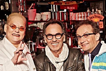 Hella von Sinnen, Hugo Egon Balder und Wigald Boning freuen sich über Neuzugang Désirée Nick (v.l.n.r.) Hella von Sinnen, Hugo Egon Balder und Wigald Boning freuen sich über Neuzugang Désirée Nick (v.l.n.r.)