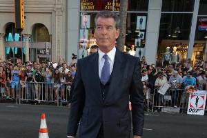 Pierce Brosnan: Mit Messer am Flughafen gestoppt