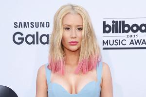 Iggy Azalea zeigte sich bei den Billboard Music Awards 2015 erstmals mit neuer Nase