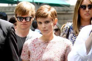 Kate Mara bei einem Spaziergang durch Bryant Park in New York