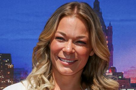 LeAnn Rimes zaubert sich mit Selbstbräuner einen sommerlichen Teint LeAnn Rimes zaubert sich mit Selbstbräuner einen sommerlichen Teint