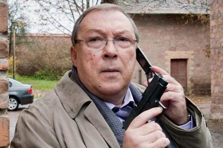 Kurz vor der Übergabe: Herbert Schmücke telefoniert mit Schneider Kurz vor der Übergabe: Herbert Schmücke telefoniert mit Schneider