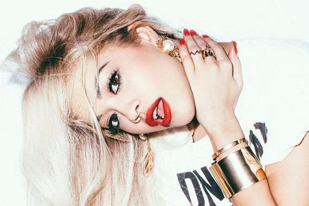 Rita Ora zeigt sich in ihrem neuen Musikvideo gewohnt freizügig Rita Ora zeigt sich in ihrem neuen Musikvideo gewohnt freizügig