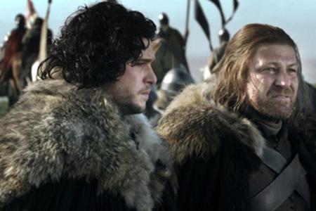 Ned Stark (Sean Bean, r.) in der ersten Staffel von Ned Stark (Sean Bean, r.) in der ersten Staffel von