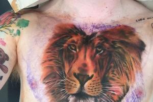 Ed Sheeran hat sich im wahrsten Sinne ein löwenstarkes Tattoo stechen lassen