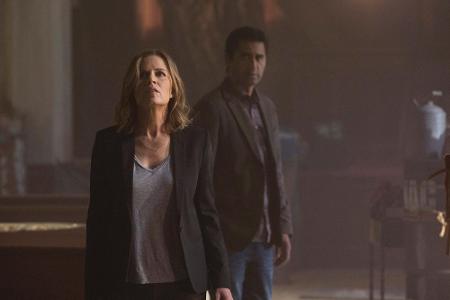 Cliff Curtis und Kim Dickens in 