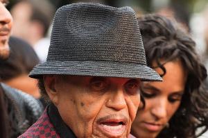 Joe Jackson wehrt sich gegen Viagra-Gerüchte