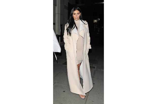 ...auch schwanger gut gekleidet sein kann. Aber trotz Shitstorm und Anfeindungen ist Frau Kardashian das Selbstbewusstsein i...