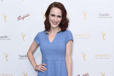 Bei der Feier der Television Academy's 67th Emmy Performance Peer Group zeigte sich Rachel Brosnahan in zartem Blau Bei der Feier der Television Academy's 67th Emmy Performance Peer Group zeigte sich Rachel Brosnahan in zartem Blau