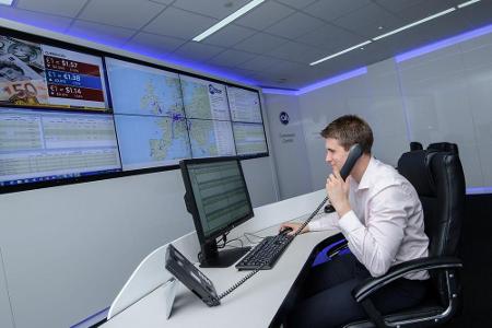 Mit Infoscreens und Europakarte: Die Servicezentrale im englischen Luton