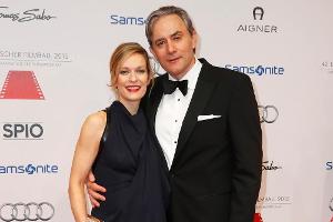 Regisseur Giulio Ricciarelli mit seiner Ehefrau Lisa Martinek beim Deutschen Filmball in München
