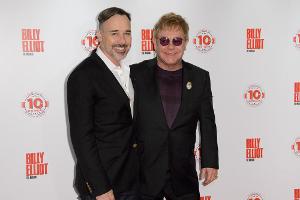 Elton John trägt wieder Dolce & Gabbana
