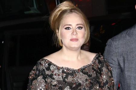 Adele hat mit ihrer neuen Single und ihrem neuen Album die Charts erobert Adele hat mit ihrer neuen Single und ihrem neuen Album die Charts erobert