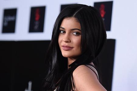 Kylie Jenner hat von ihrem Freund Tyga einen Diamantring geschenkt bekommen Kylie Jenner hat von ihrem Freund Tyga einen Diamantring geschenkt bekommen