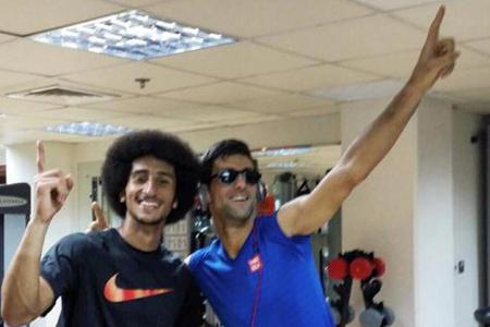 Tennis-Star Novak Djokovic hat Spaß im Fitness-Studio Tennis-Star Novak Djokovic hat Spaß im Fitness-Studio