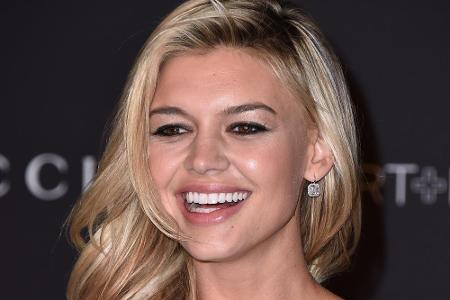 Kelly Rohrbach liebt Weihnachten, aber hasst Weihnachtslieder Kelly Rohrbach liebt Weihnachten, aber hasst Weihnachtslieder