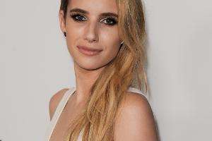 Emma Roberts schämt sich nicht für ihr Dekolleté