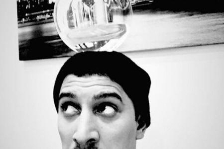 Andreas Bourani muss das mit dem Krönchen wohl noch üben Andreas Bourani muss das mit dem Krönchen wohl noch üben