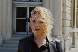 Joy (Jennifer Lawrence) werden viele Steine in den Weg geworfen, aber sie kämpft weiter für ihre Träume