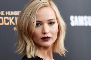 Oxblood-Red: So strahlen Lippen und Nägel in der Trendfarbe