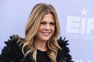 "Hundert Prozent gesund": Rita Wilson ist offiziell krebsfrei