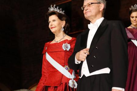 Königin Silvia setzte auf die Signalfarbe Rot
