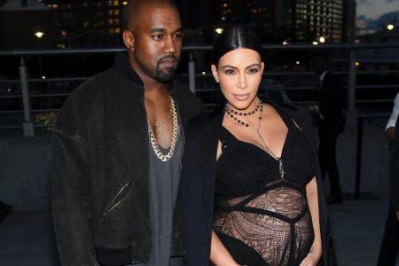 Kim Kardashian und Kayne West sind seit Kurzem Eltern eines Sohnes Kim Kardashian und Kayne West sind seit Kurzem Eltern eines Sohnes