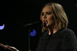 Adele trägt jetzt Bob