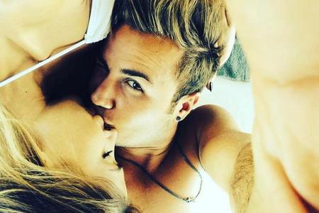 Mit diesem süßen Foto gratulierte Mario Götze seiner Freundin Ann-Kathrin Brömmel zum Geburtstag Mit diesem süßen Foto gratulierte Mario Götze seiner Freundin Ann-Kathrin Brömmel zum Geburtstag