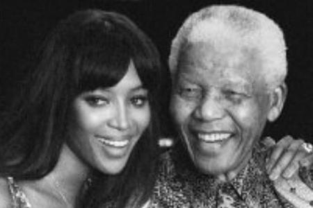 Anlässlich seines zweiten Todestages erinnert Naomi Campbell an Nelson Mandela Anlässlich seines zweiten Todestages erinnert Naomi Campbell an Nelson Mandela