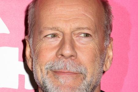 Bruce Willis hat sich für seinen ersten Broadway-Auftritt extra die Haare wachsen lassen Bruce Willis hat sich für seinen ersten Broadway-Auftritt extra die Haare wachsen lassen