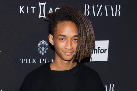 Jaden Smith spendete Kleidung an bedürftige Familien und Kinder Jaden Smith spendete Kleidung an bedürftige Familien und Kinder