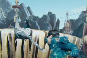 Eine noch namenlose Alien-Kriegerin (Sofia Boutella) und Captain Kirk (Chris Pine) im ersten "Star Trek Beyond"-Trailer