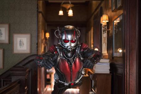 Frohe Weihnachten! Marvel's Ant-Man (Paul Rudd) kommt geflogen... Frohe Weihnachten! Marvel's Ant-Man (Paul Rudd) kommt geflogen...