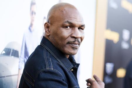 Mike Tyson hat unliebsame Bekanntschaft mit einem Hoverboard gemacht Mike Tyson hat unliebsame Bekanntschaft mit einem Hoverboard gemacht