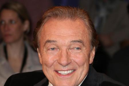 Schlager-Legende Karel Gott ist an Krebs erkrankt Schlager-Legende Karel Gott ist an Krebs erkrankt