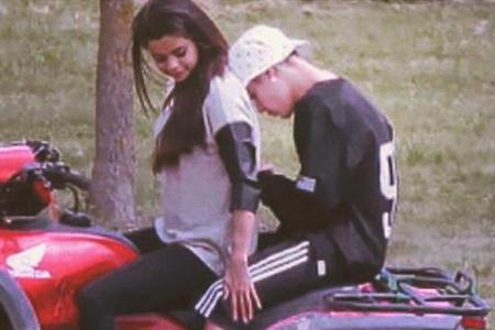 Justin Bieber und Selena Gomez beim Liebesurlaub in Kanada Justin Bieber und Selena Gomez beim Liebesurlaub in Kanada