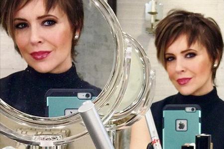 Mit einem Schnappschuss aus dem heimischen Badezimmer überraschte Alyssa Milano die Fans Mit einem Schnappschuss aus dem heimischen Badezimmer überraschte Alyssa Milano die Fans