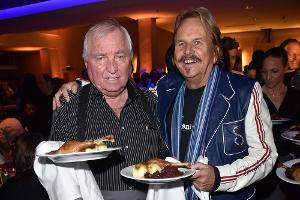 Frank Zander serviert Obdachlosen Gänsebraten