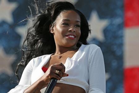 Rapperin Azealia Banks soll einer Security-Frau aus Wut in die Brust gebissen haben Rapperin Azealia Banks soll einer Security-Frau aus Wut in die Brust gebissen haben