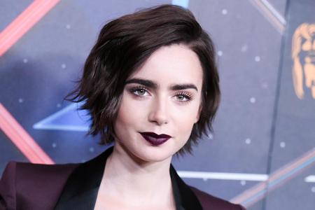 Schauspielerin Lily Collins (26) trägt ihre kinnlangen Haare bereits als Modern Shag - ein Haartrend, der 2016 groß im Komme...