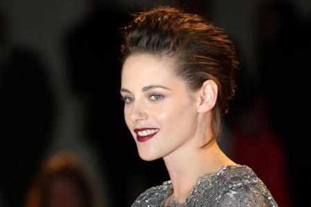 Sleek Bob mit Stufen: Kristen Stewart (25) liebt es, ihre fransig geschnittene Kurzhaarfrisur mit viel Gel nach hinten zu fr...
