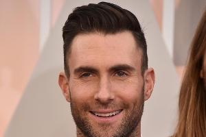 Adam Levine von Maroon 5 hat keine Hemmungen, sich zu entblößen