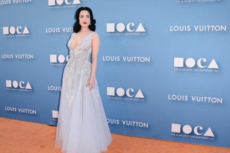 Dita Von Teese überzeugt immer wieder mit ihrem individuellen Look Dita Von Teese überzeugt immer wieder mit ihrem individuellen Look