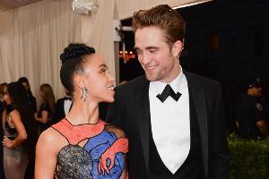 Robert Pattinson zeigt sich mit FKA Twigs bei Met Gala