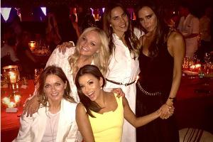 Eva Longoria (vorne rechts) inmitten der einstigen Spice Girls