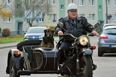 Polizeihauptmeister Horst Krause und Polizeihund Haduck bei ihrem letzten Fall