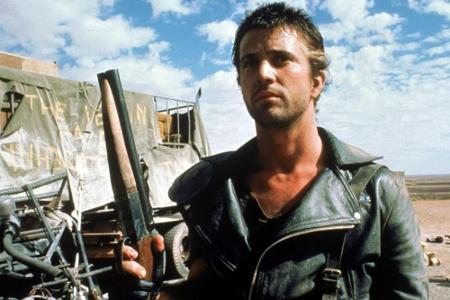 Als Action-Helden noch Haare auf der Brust und eine abgesägte Schrotflinte in der Hand hatten: Mel Gibson als Max Rockatansky Als Action-Helden noch Haare auf der Brust und eine abgesägte Schrotflinte in der Hand hatten: Mel Gibson als Max Rockatansky